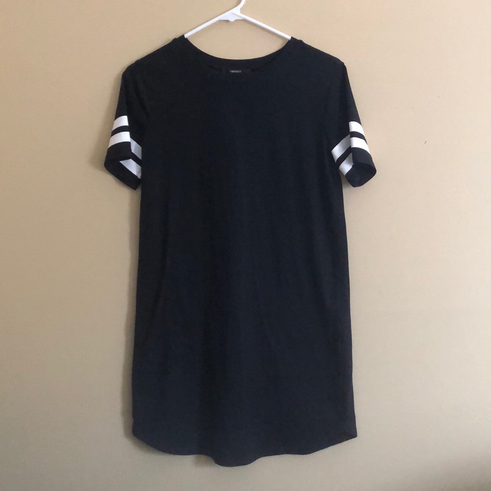 Black short sleeve jersey dress